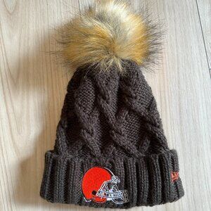 NWOT Women's New Era Brown Cleveland Browns Snowy Cuffed Knit Hat Beanie Pom